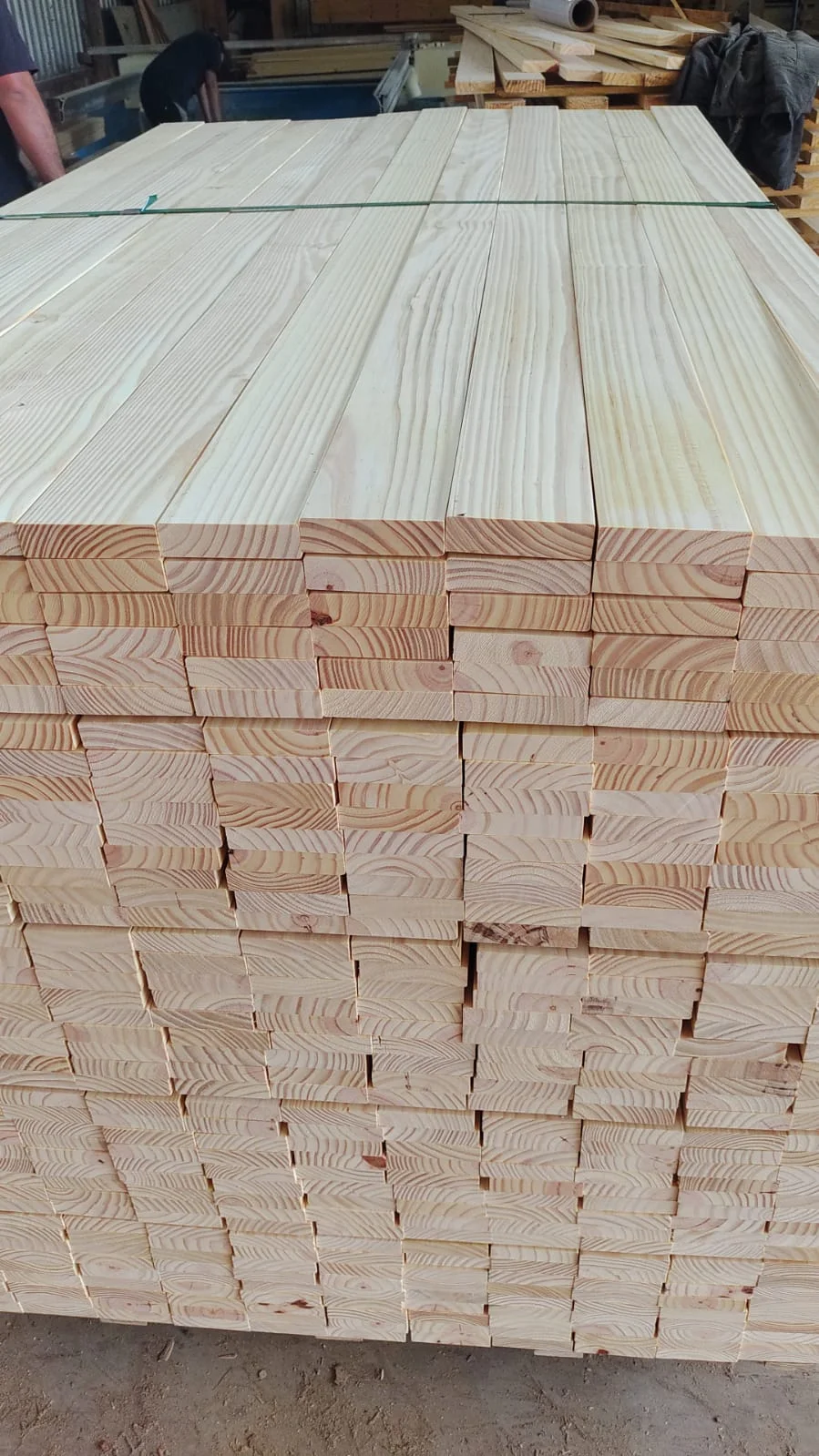 Kiln-dried Brazilian sawn pine lumber S4S — Export Brazil Pine